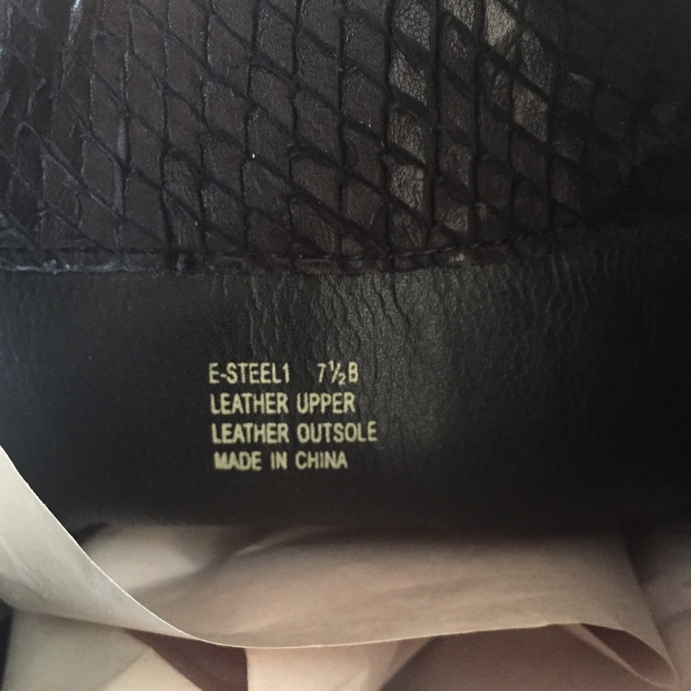 Elizabeth and James python boot - Picture 5 of 7